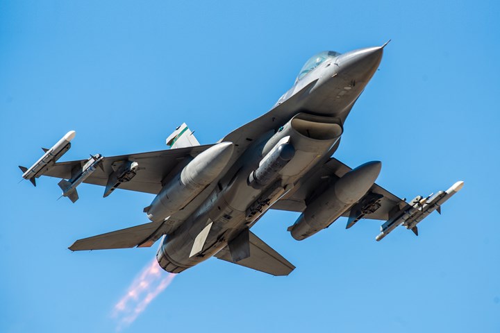 1022-cw-news-F16-in-flight1